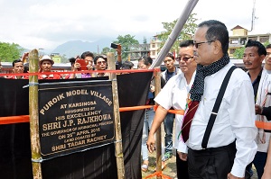 The Governor of Arunachal Pradesh Shri JP Rajkhowa unveiling the foundation stone for the Puroik Model Village at Karsingsa on 25th April2016.